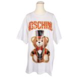 MOSCHINO T-Shirt, Gr. M. Weißes Modell mit labeltypischem Teddybär-Design. Neuwertig