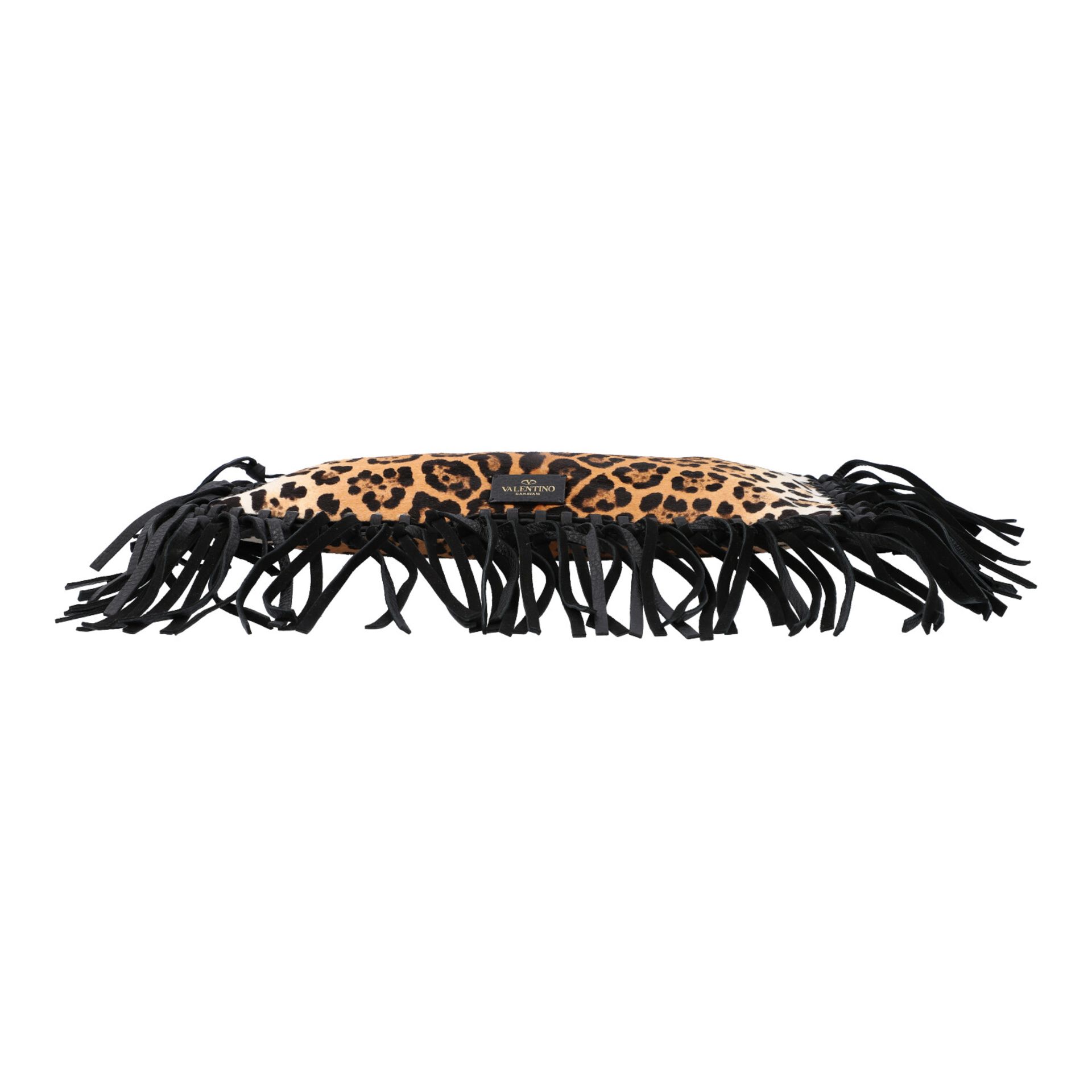 VALENTINO Clutch. Fell im Leoparden-Design mit Fransendetail an den Kanten aus schwarz - Image 5 of 8