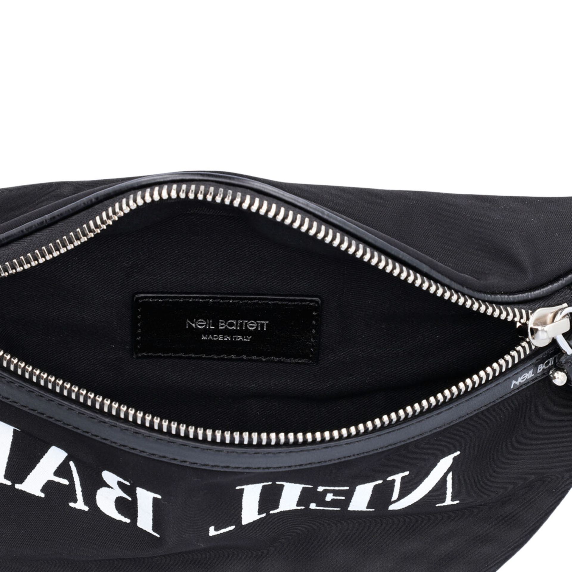 NEIL BARRET Bauchtasche "STENCIL LOGO". NP.: 380,-€. Textil in Schwarz mit Tragegurt - Bild 5 aus 5