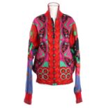 GIANNI VERSACE VINTAGE Blouson, Gr. 46/48. Textil in Rot mit abstrakten Mustern, Bünd