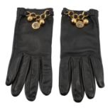 HERMÈS VINTAGE Handschuhe, Gr. 7,5. Softes Leder in Schwarz mit goldfarbener Gliederk