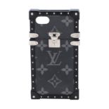 LOUIS VUITTON Iphone 7 Hülle "EYE TRUNK", Koll. 2016. Monogram Eclipse Serie mit silb