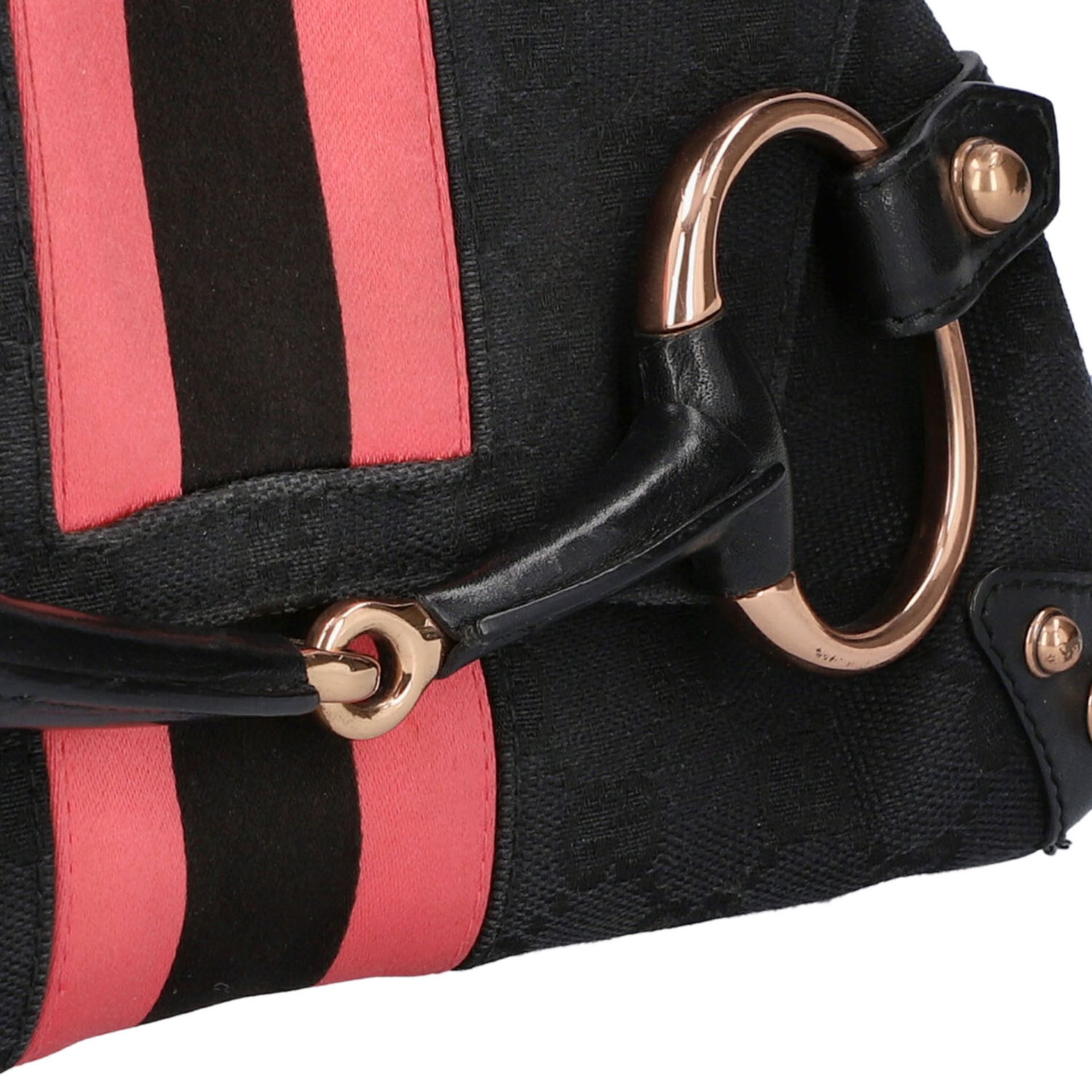 GUCCI Pochette. Guccissima Webmuster in Schwarz mit rosafarbenen Streifen und roségol - Bild 8 aus 8
