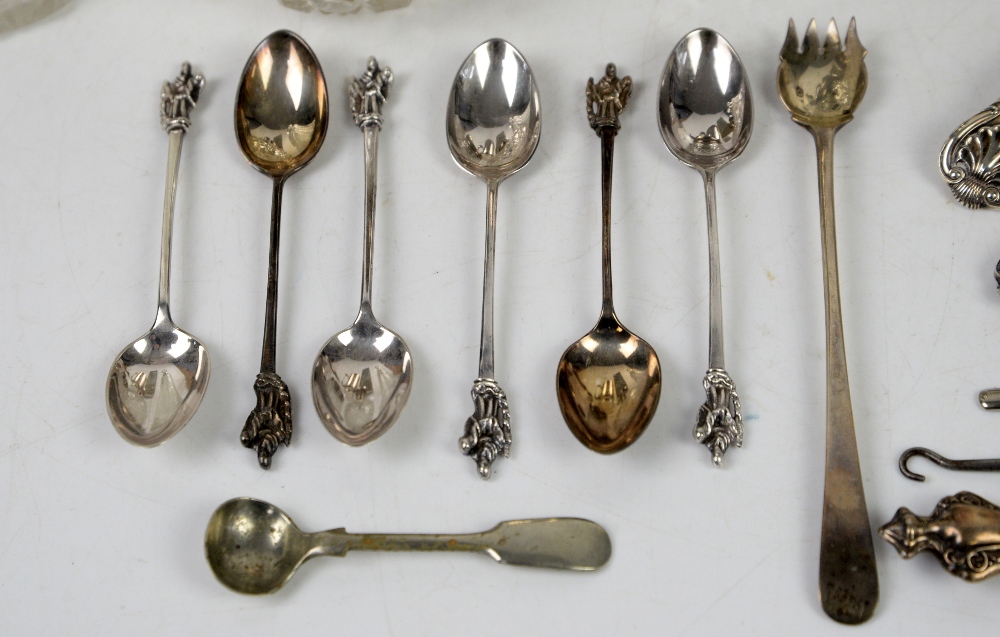 Silver mounted and plated items to include a dressing table set, silver coin-set dish, silver- - Image 8 of 20