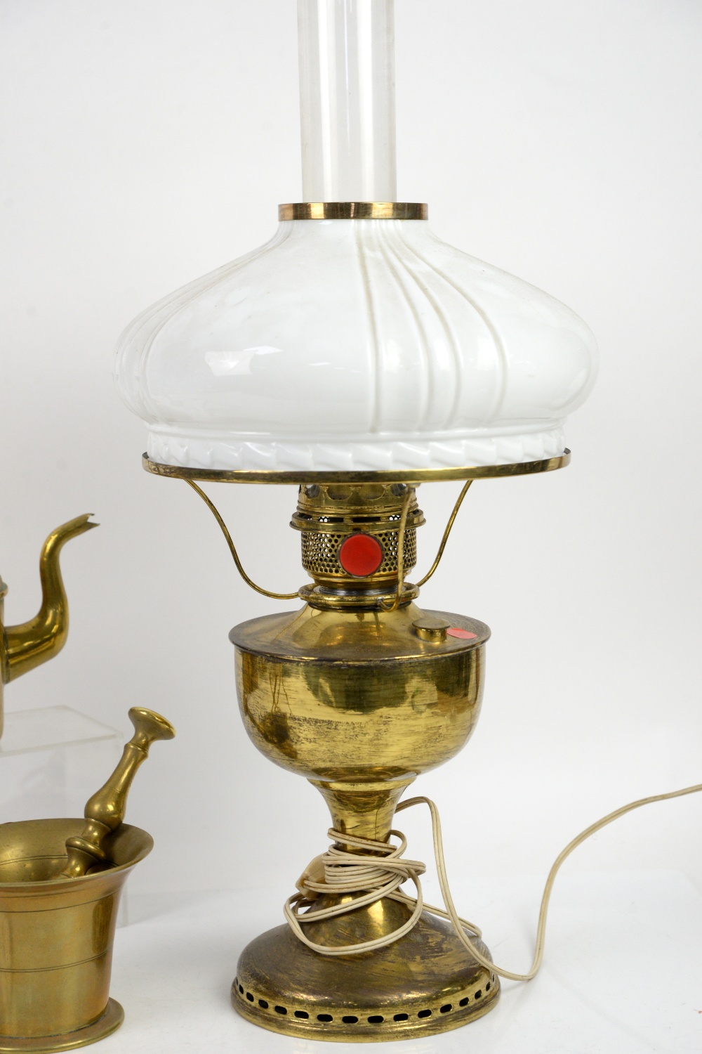 Brass oil lamp and shade - Image 7 of 8