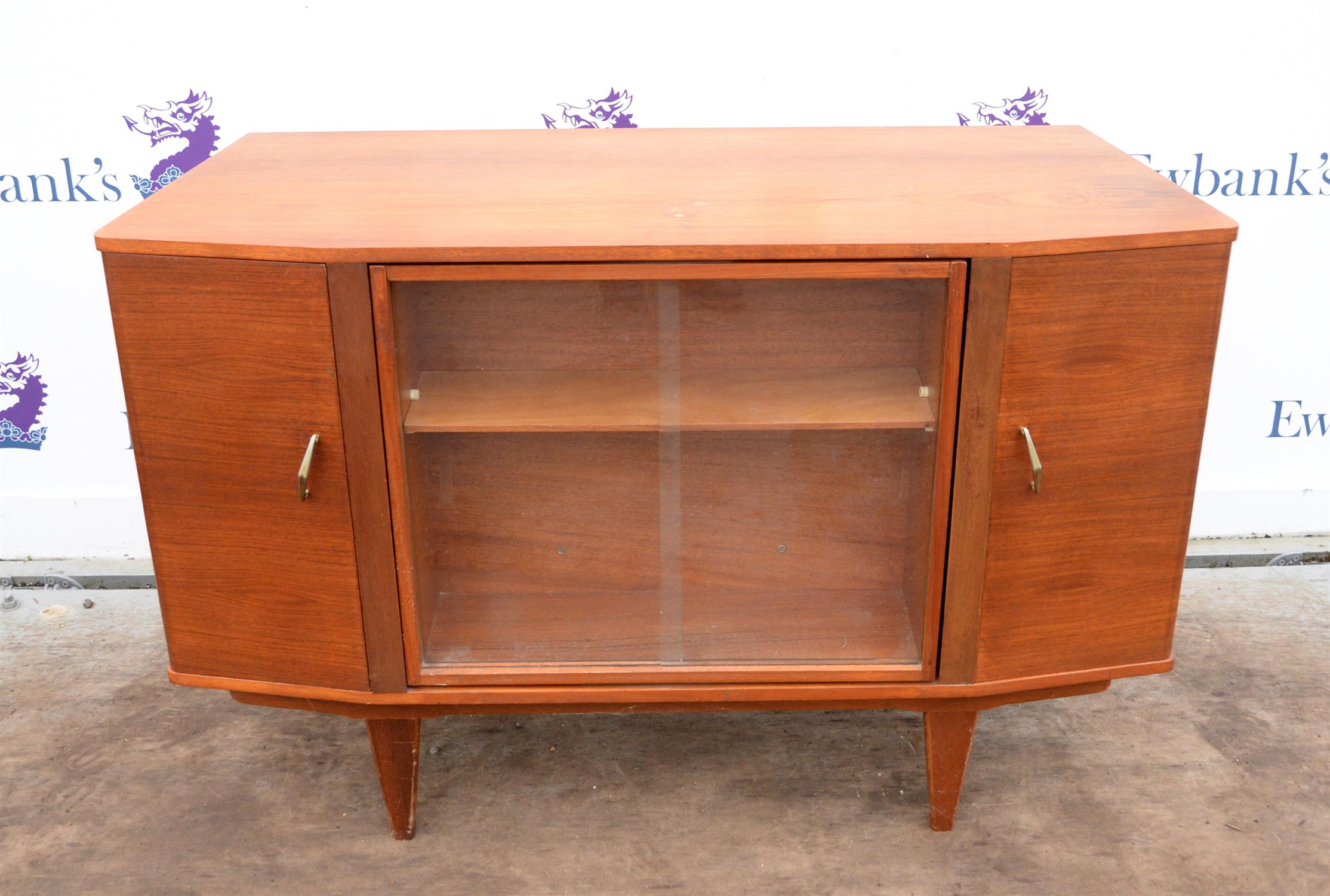 Mid century revolving cocktail cabinet with rotating central unit flanked by two cupboards with - Image 4 of 4