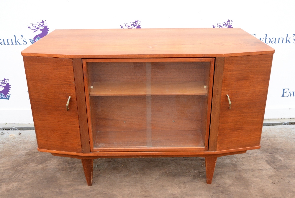 Mid century revolving cocktail cabinet with rotating central unit flanked by two cupboards with - Image 2 of 4