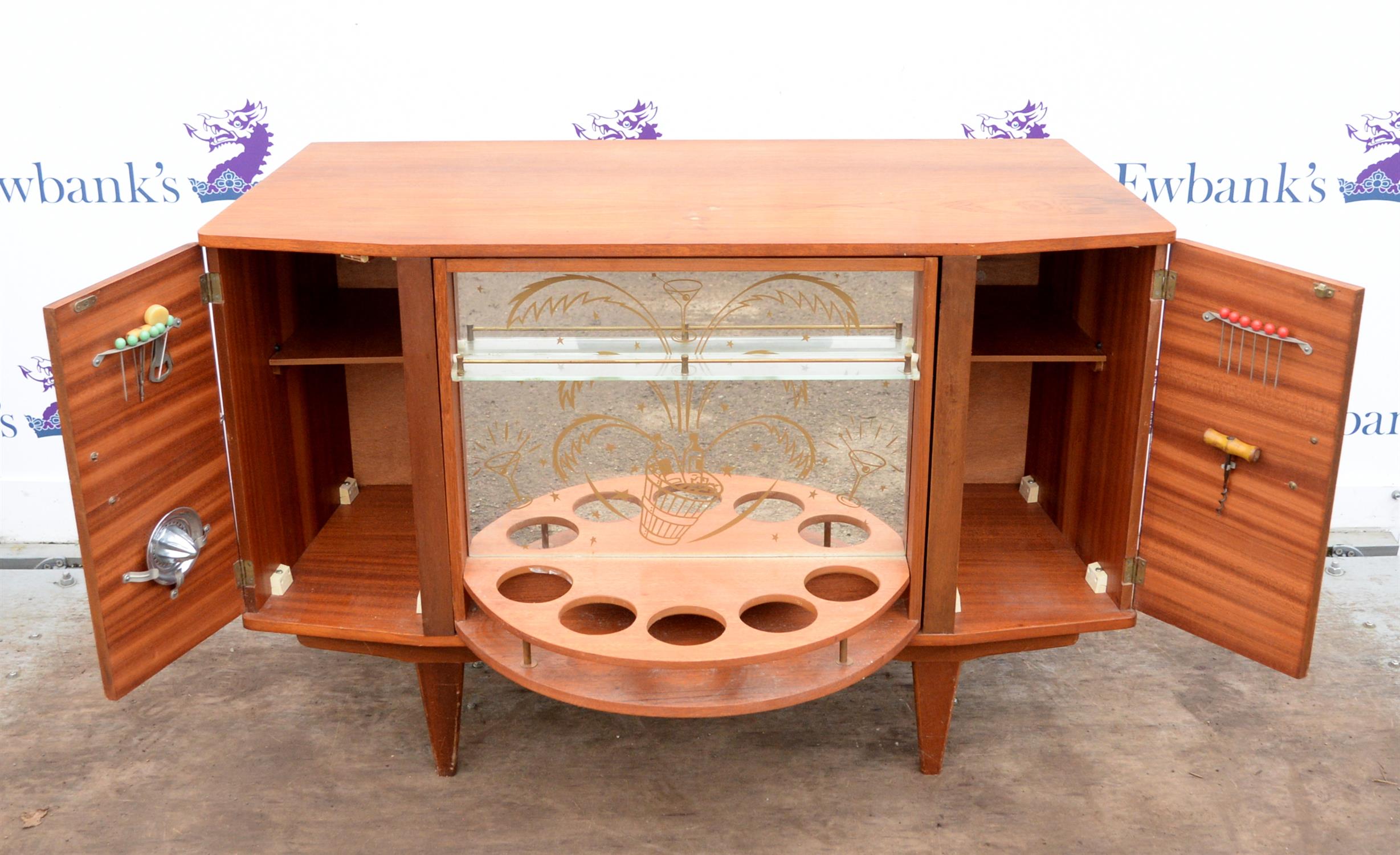 Mid century revolving cocktail cabinet with rotating central unit flanked by two cupboards with - Image 3 of 4