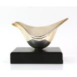 Contemporary silver sculpture of a stylised bird by artist Miriam Hirszowicz gross weigh 19ozs