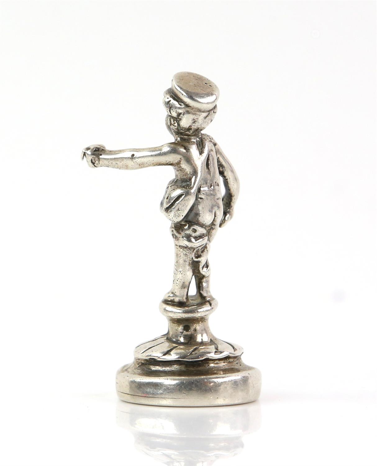 Novelty silver desk top letter seal in the form of a young man with a walking stick holding a piece - Image 2 of 6