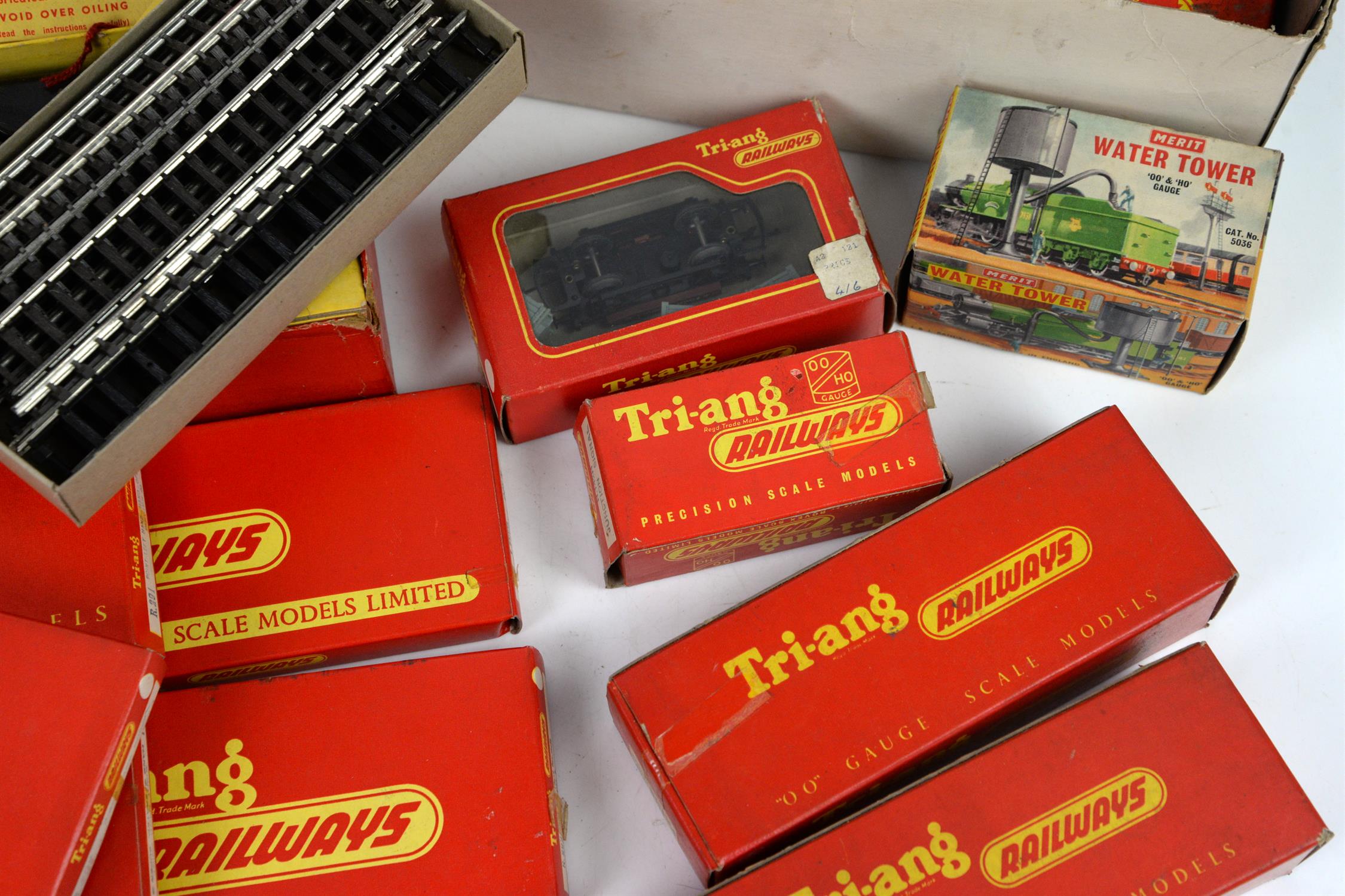 Tri-Ang RAilways 00 gauge R1X trainset and other boxed Tri-Ang Railways items, - Image 4 of 7