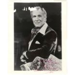 Vincent Price – A signed black and white promotional 10 x 8 inch still of the horror actor,