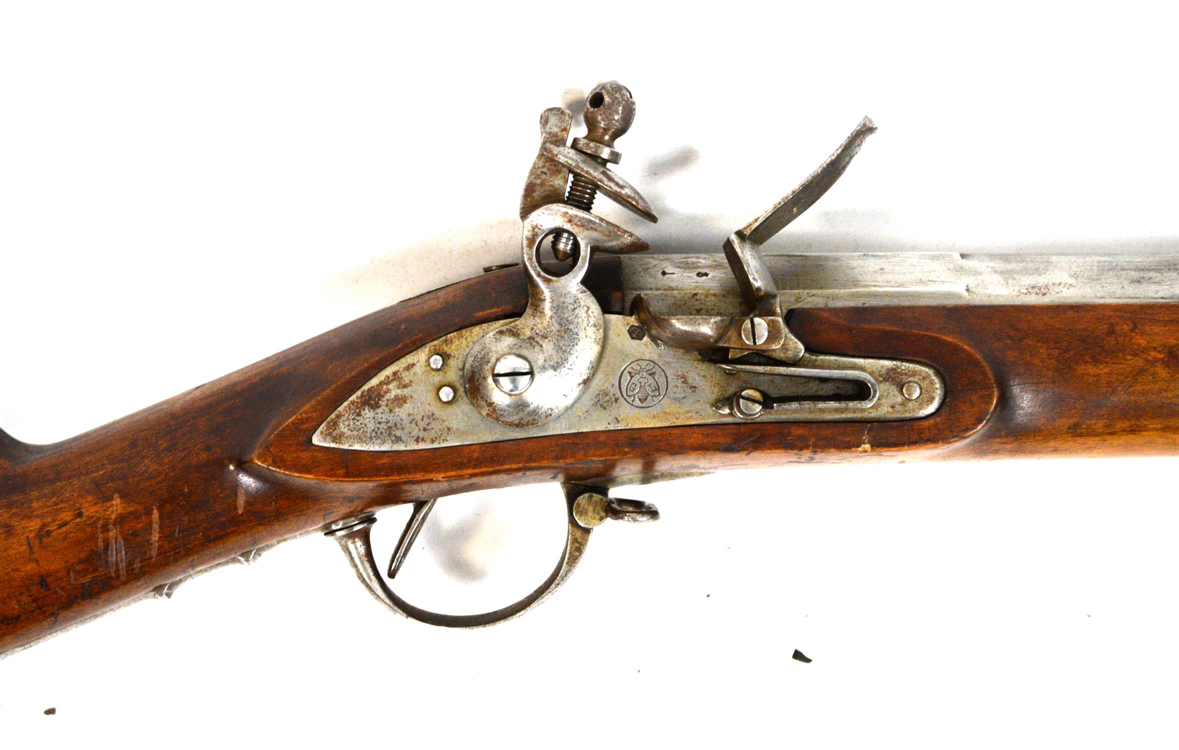 Large antique 6-bore flintlock single-shot musket, Belgian, circa 1800, with brushed bright round - Image 2 of 4