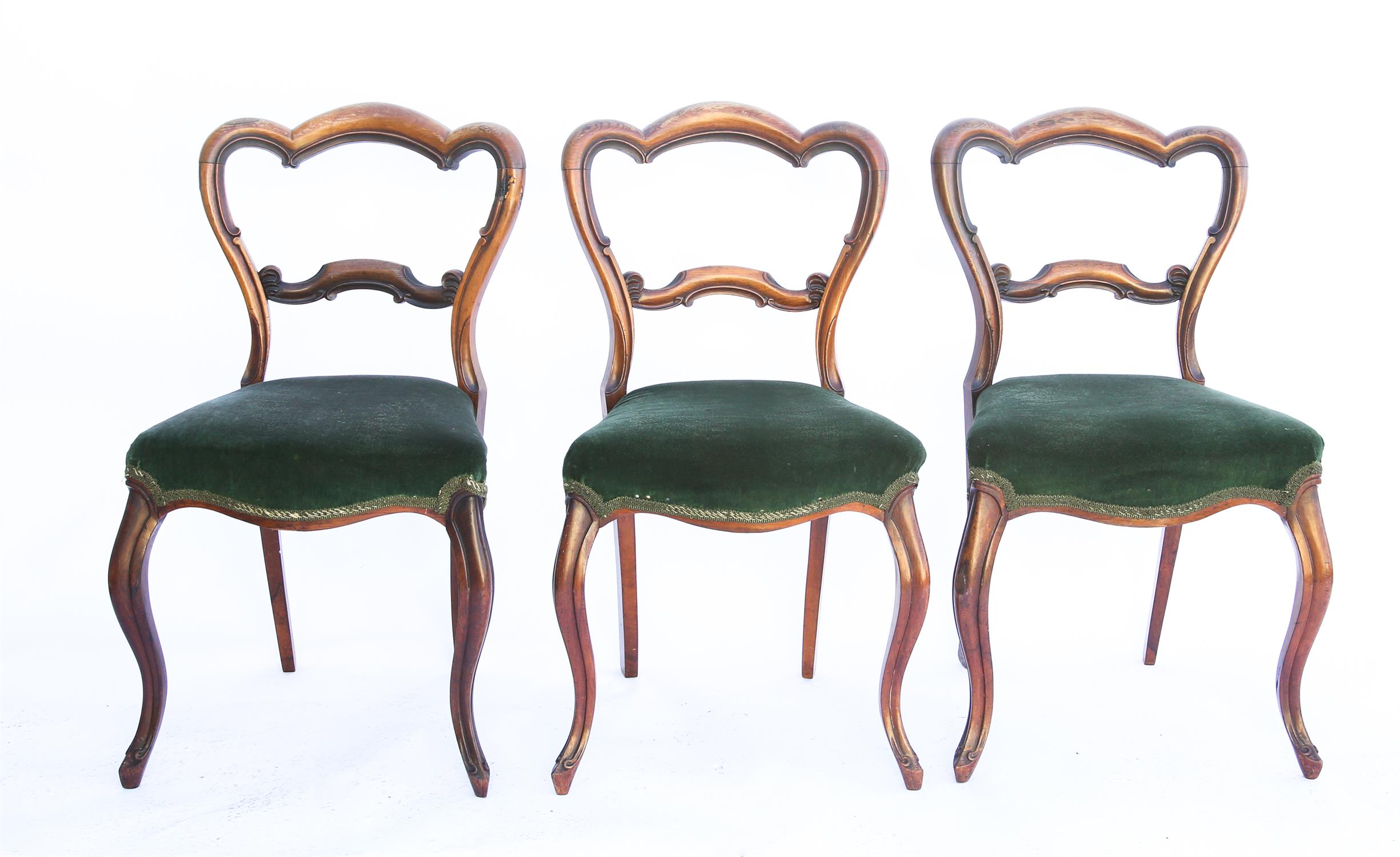 Set of six Victorian rosewood dining chairs, with pierced and shaped backrests, on cabriole legs (6)