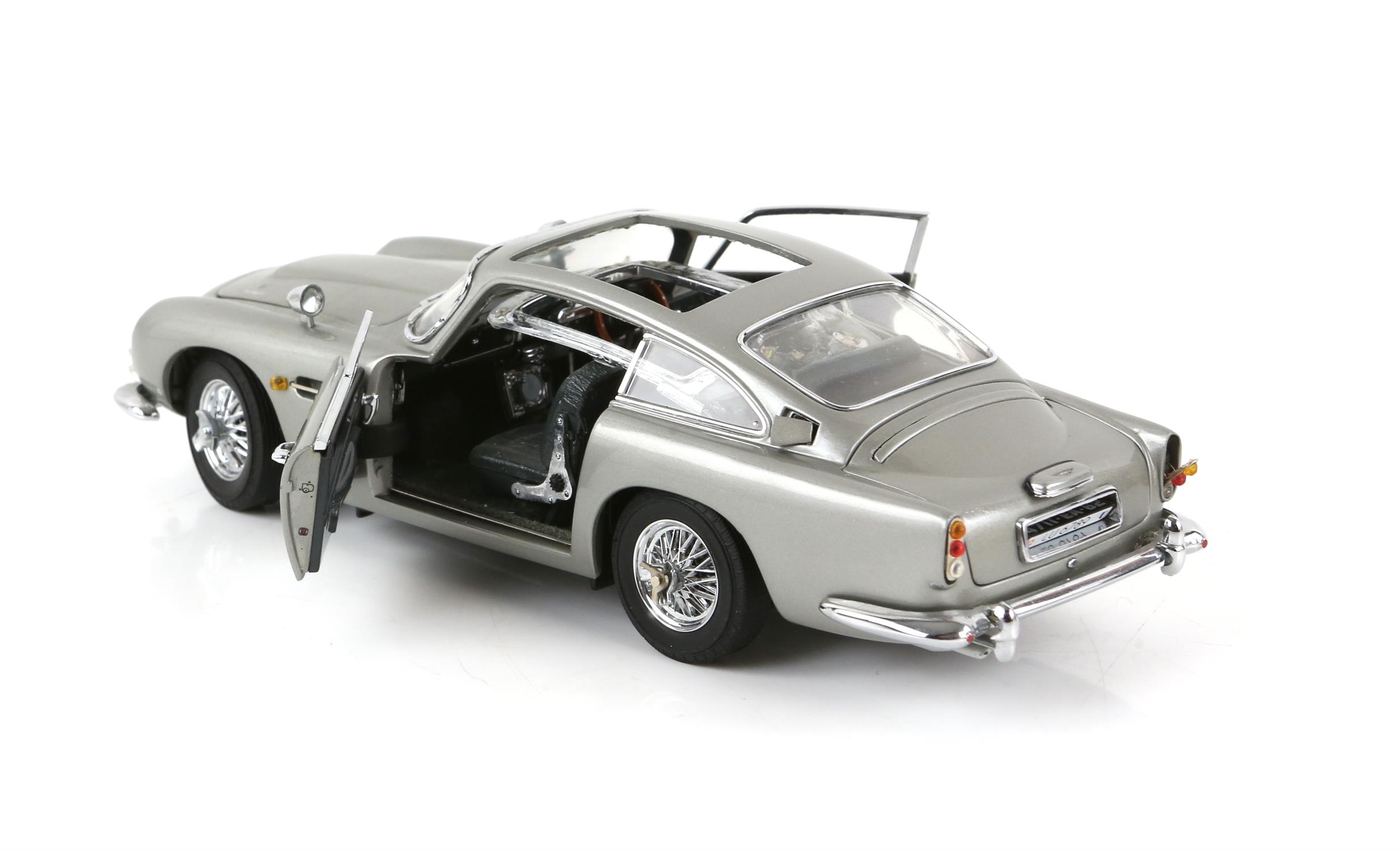 James Bond 007 - Danbury Mint Aston Martin DB5, 1:24 scale authorised replica of the car driven by - Image 4 of 5