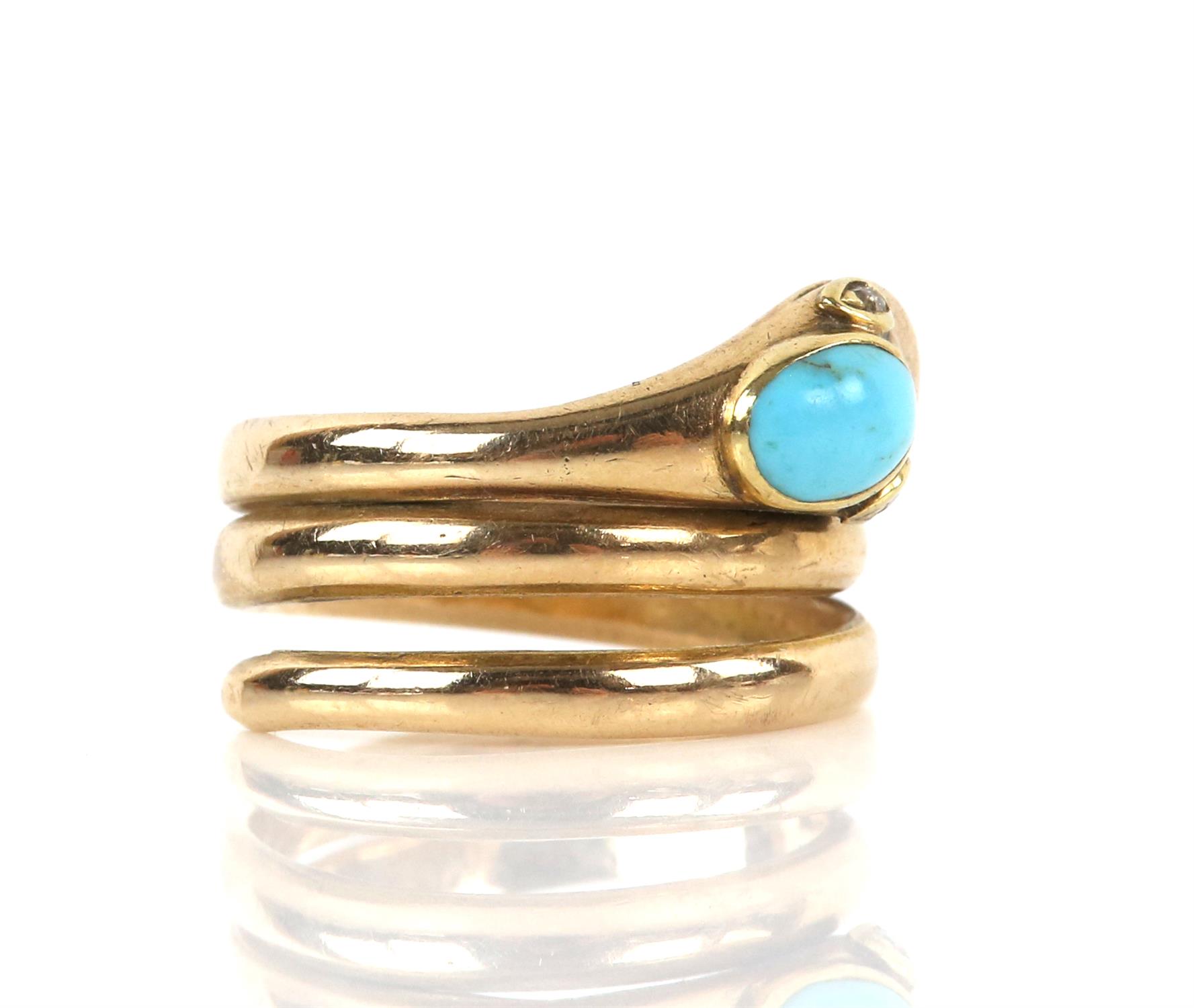 Turquoise snake ring, designed as a coiled snake with a cabochon cut turquoise set to the head and - Image 4 of 13