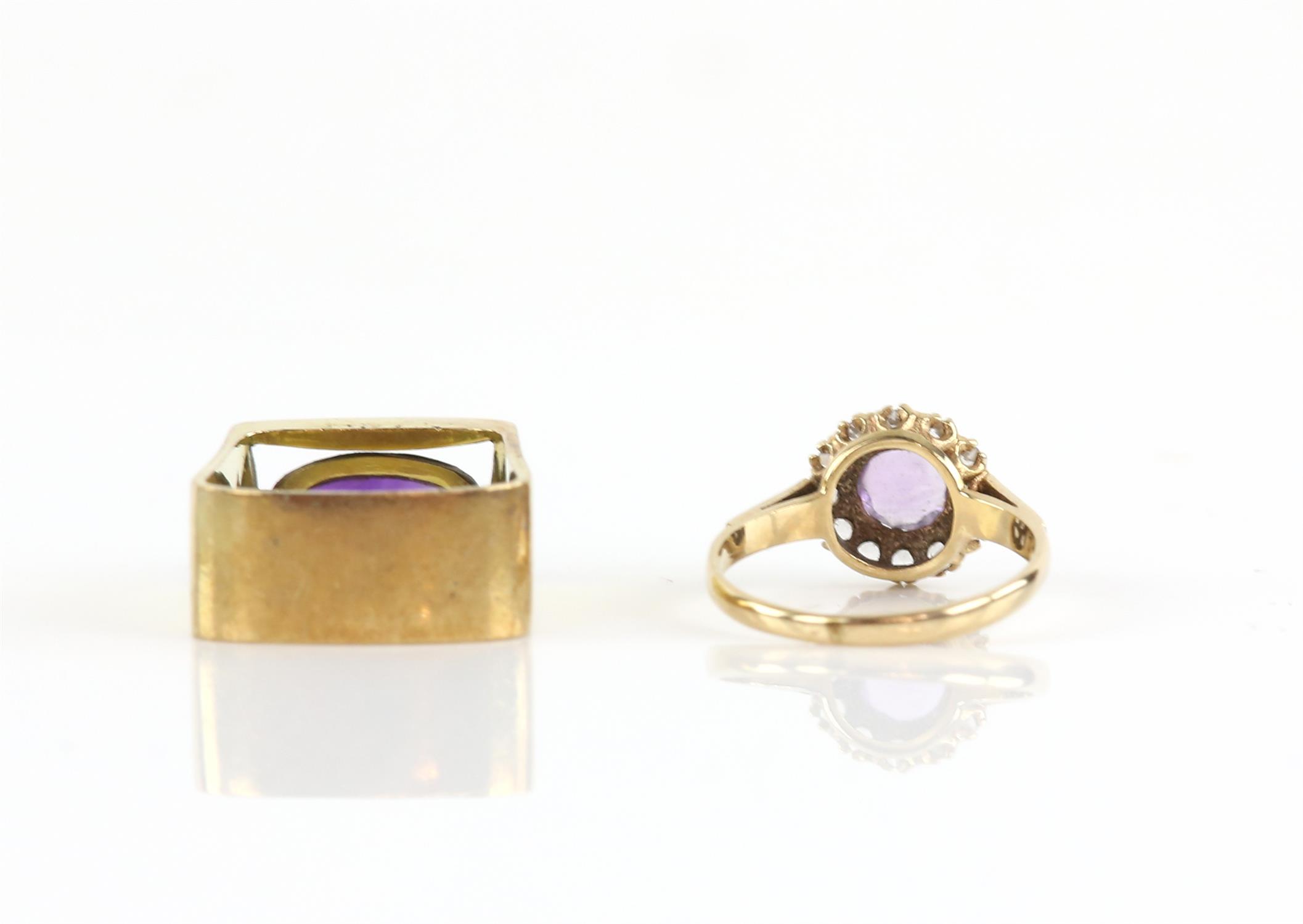 Two amethyst rings, including a modernist amethyst ring, one with an oval cabochon amethyst set in - Image 2 of 2