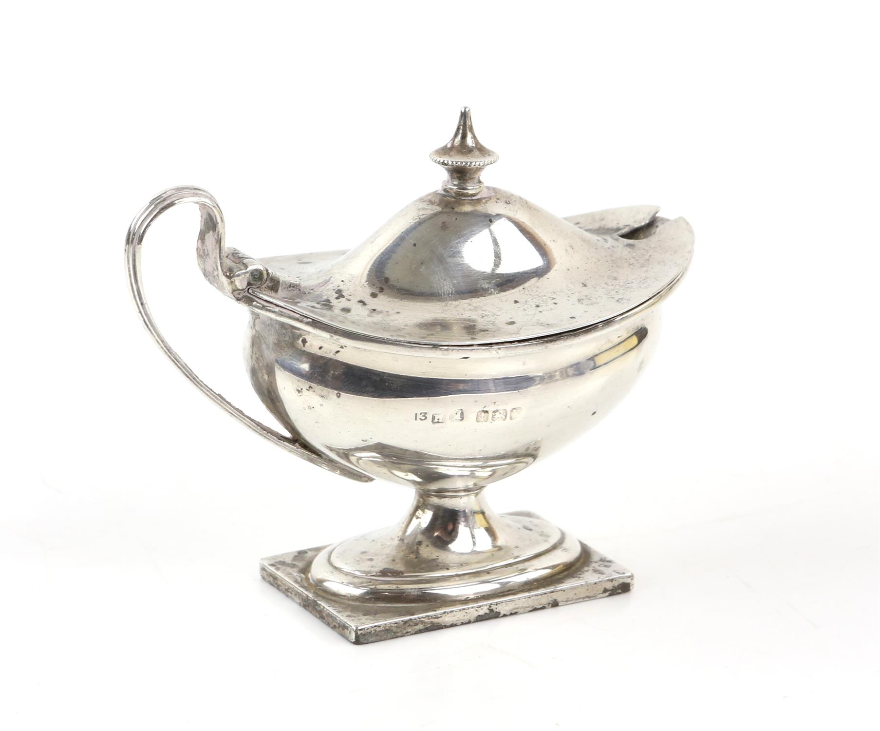 George V silver five piece cruet set, comprising two pepperettes, two salts and a mustard pot and - Image 7 of 8