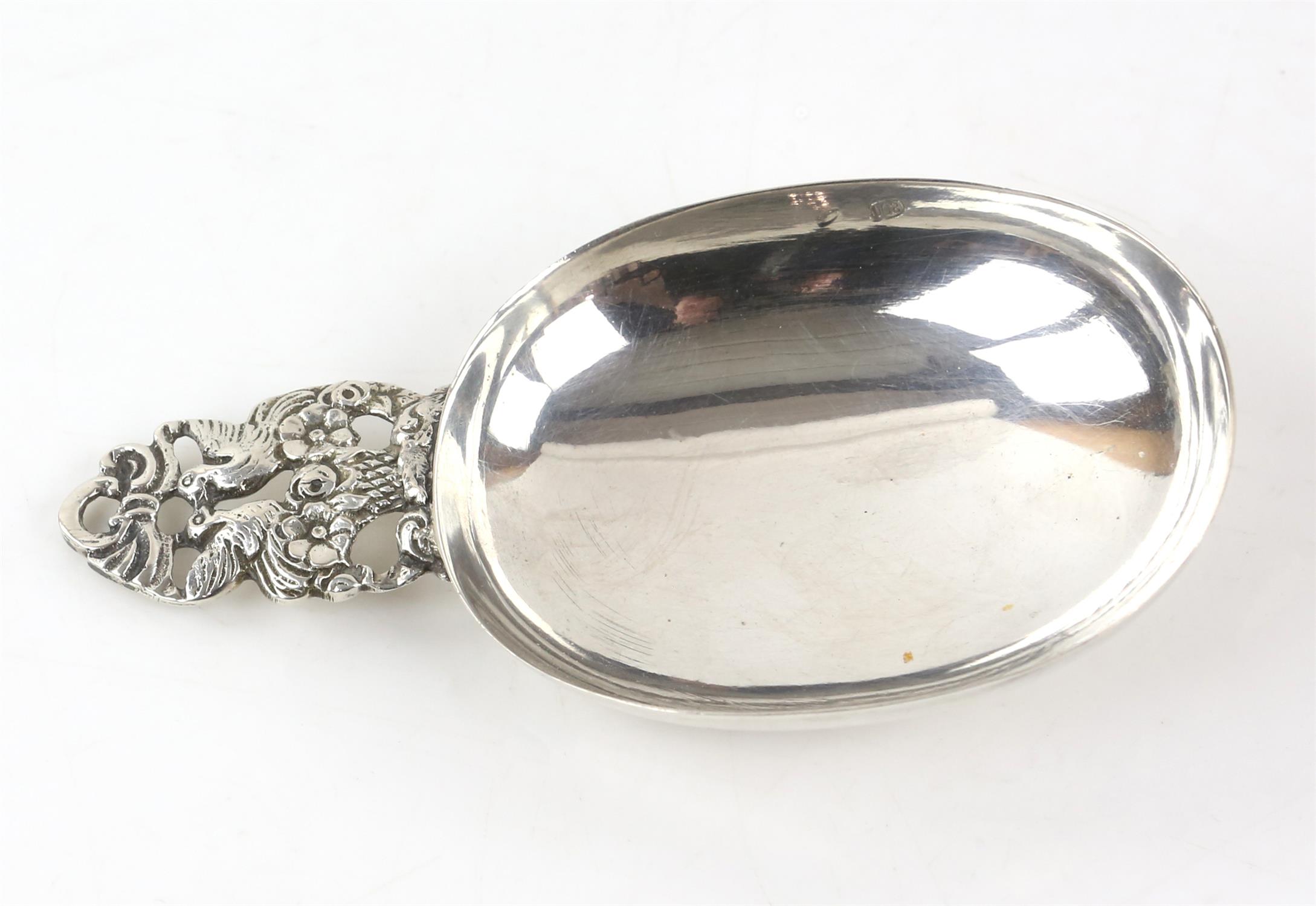 Continental silver 800 grade caddy spoon with the handle in the form of a pair of love birds - Image 2 of 2