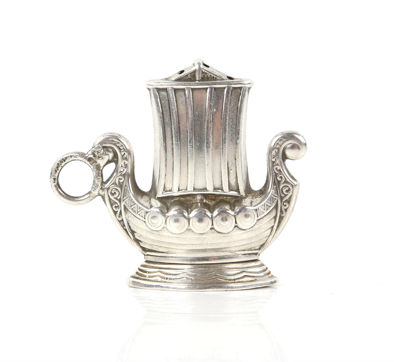 Novelty Norwegian sterling silver pepper pot in the form of a Viking boat - Image 2 of 3