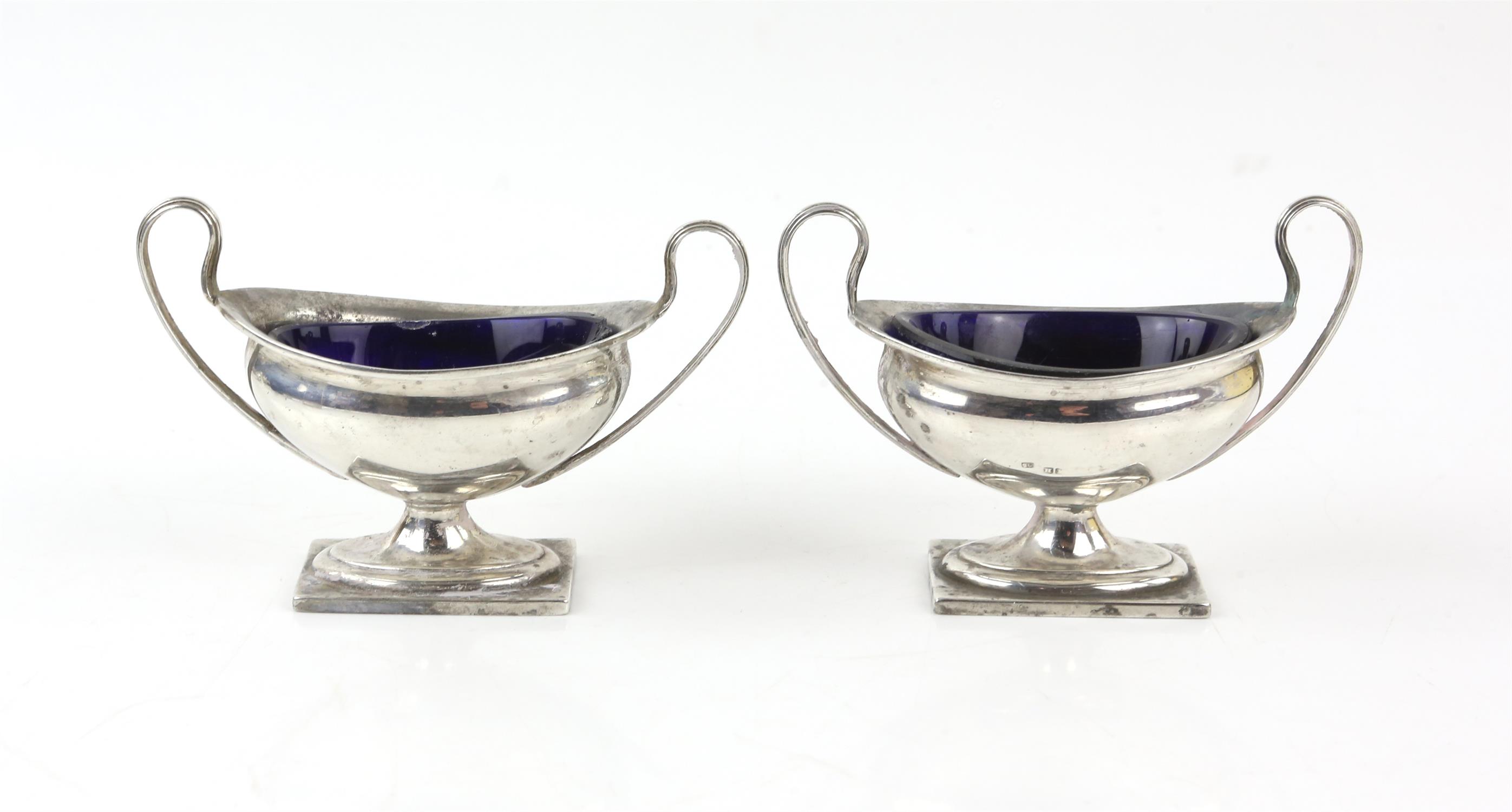 George V silver five piece cruet set, comprising two pepperettes, two salts and a mustard pot and - Image 5 of 8