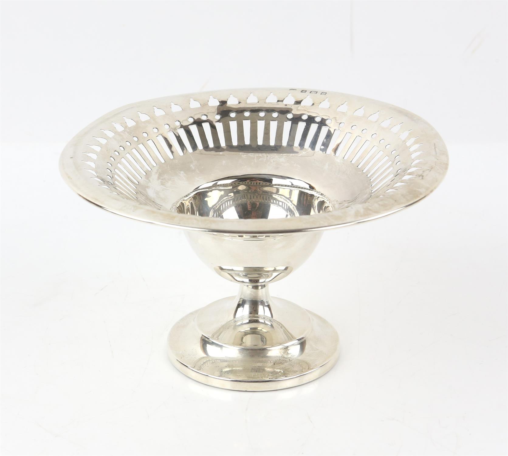 George V silver miniature circular comport with pierced decoration, filled base, maker's mark 'WB', - Image 2 of 11