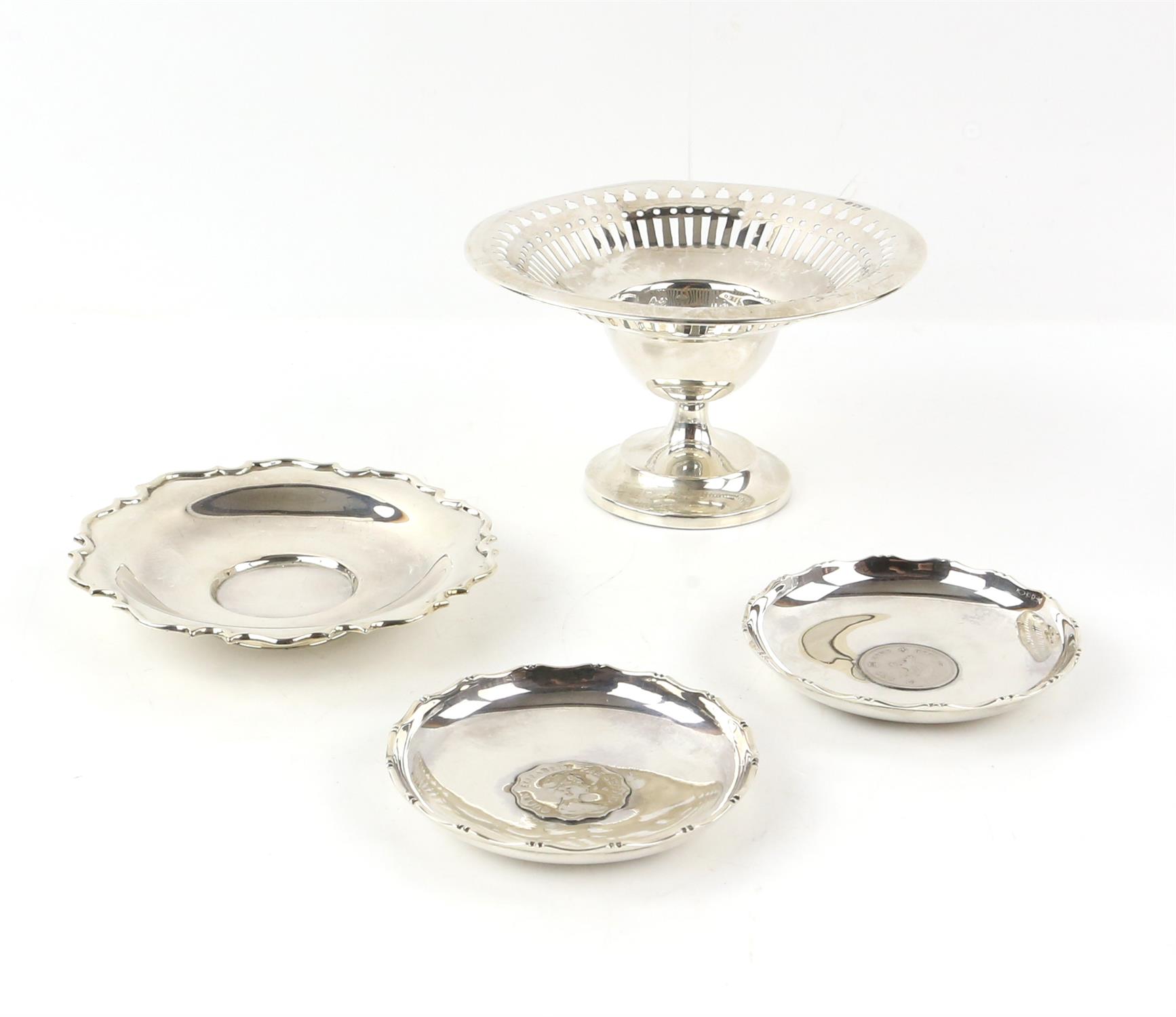 George V silver miniature circular comport with pierced decoration, filled base, maker's mark 'WB',