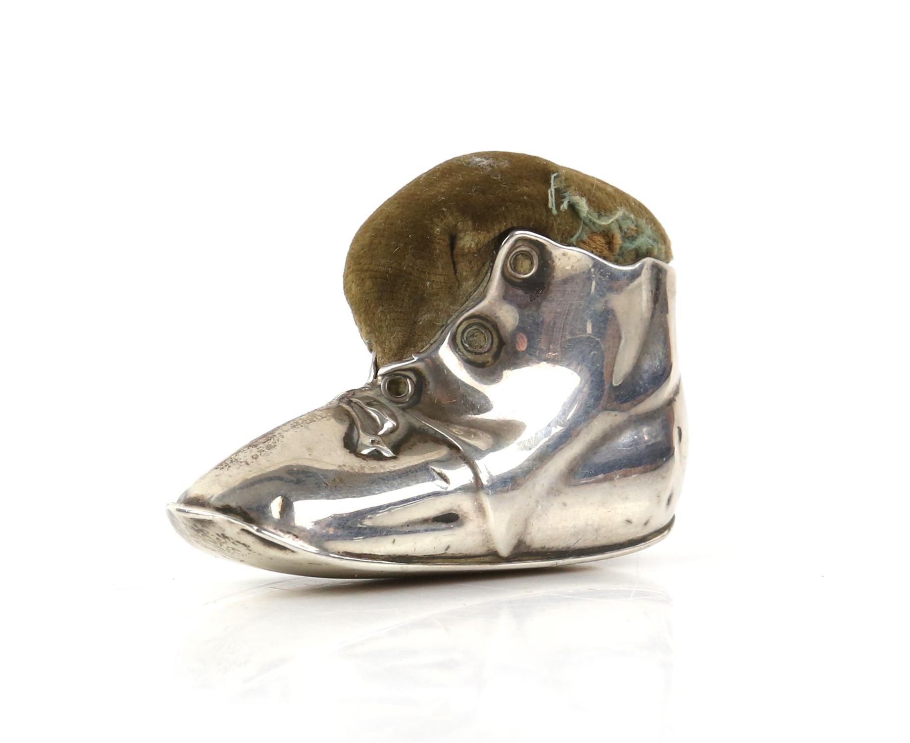 Edward VII silver novelty pin cushion in the form of a tramp's boot, Birmingham 1906 - Image 2 of 4