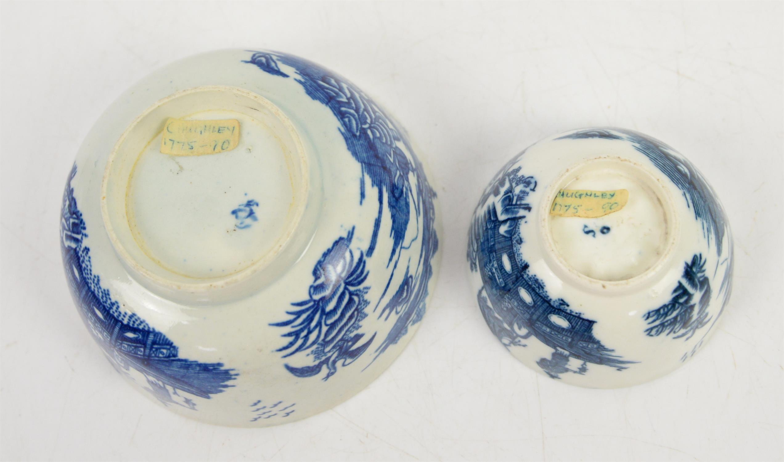 18th century Caughley cormorant pattern blue and white teabowl, h4.5cm, and a similar bowl, h6.5cm - Image 3 of 3
