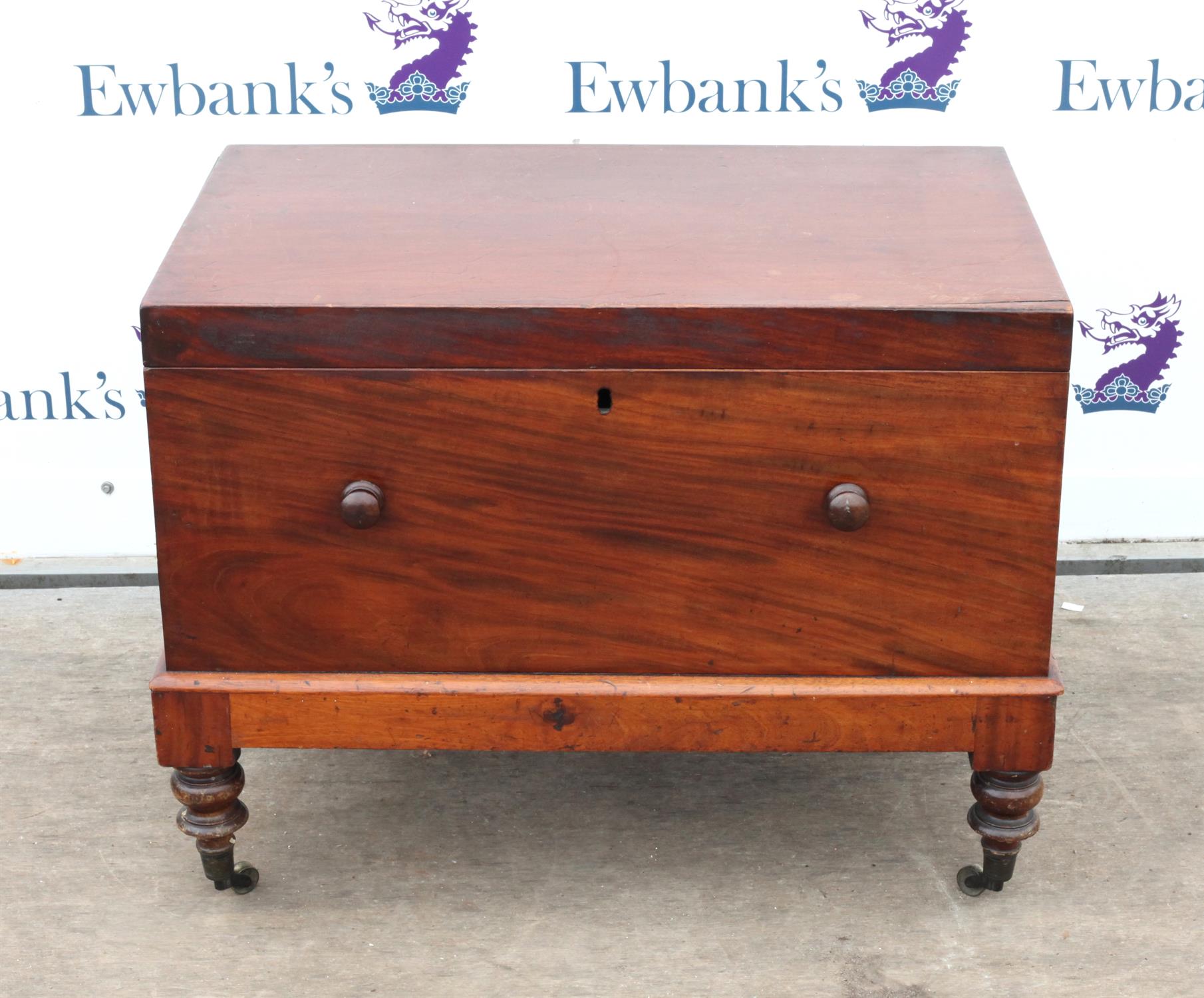19th century mahogany trunk on stand, on turned supports and castors, H68 x W86.5 x D52.5cm