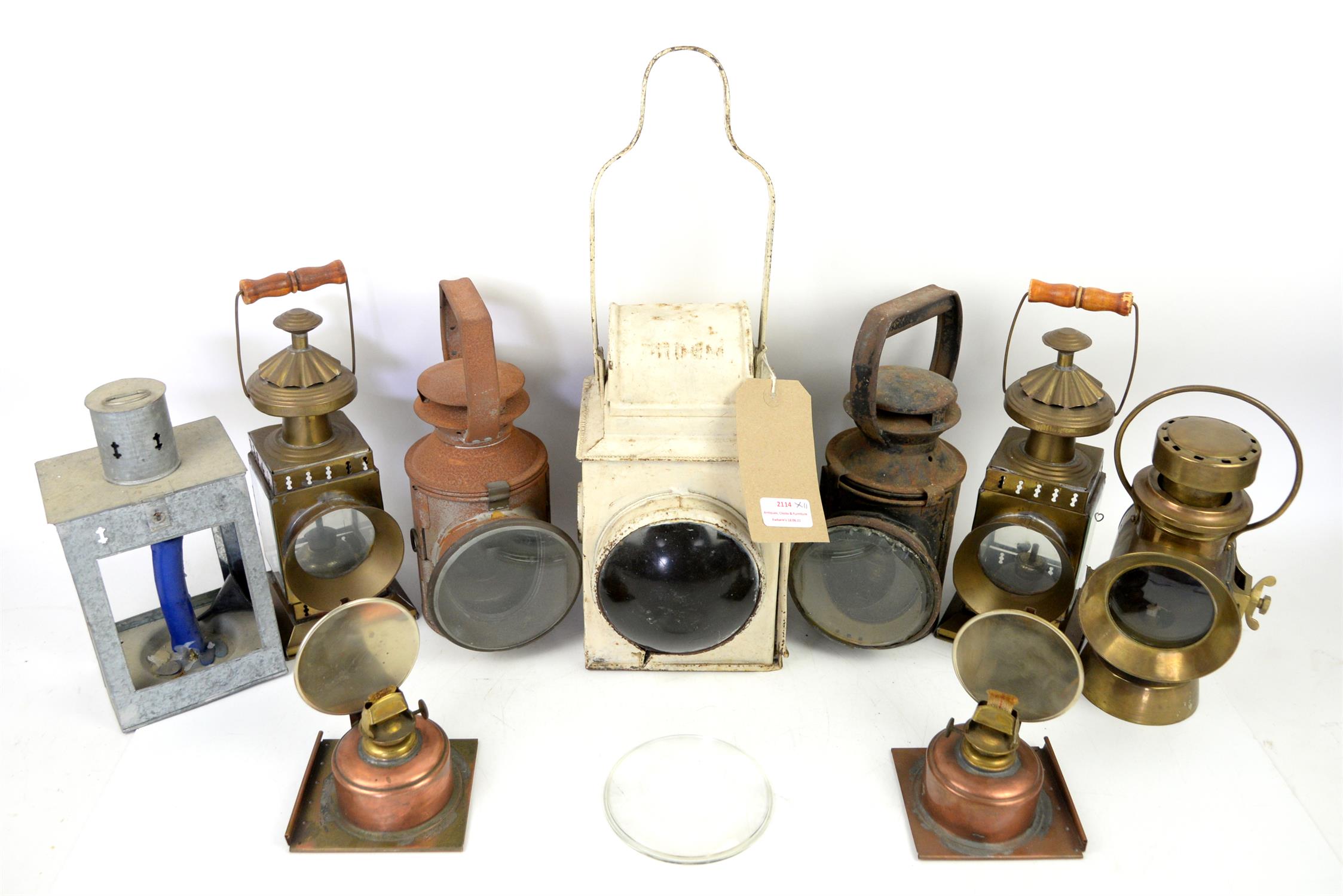 BR (M) M tail lamp, two hand lamps and various other oil lamps, and a replacement lens (9)