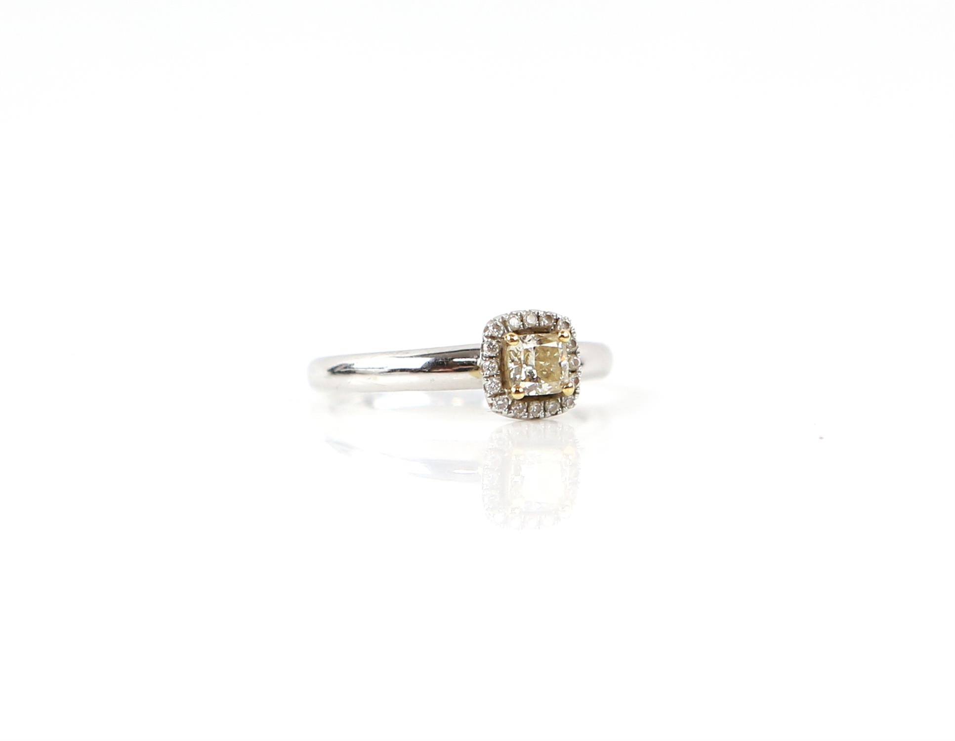 Contemporary diamond cluster ring, set with central square cushion cut yellow diamond, - Image 2 of 5