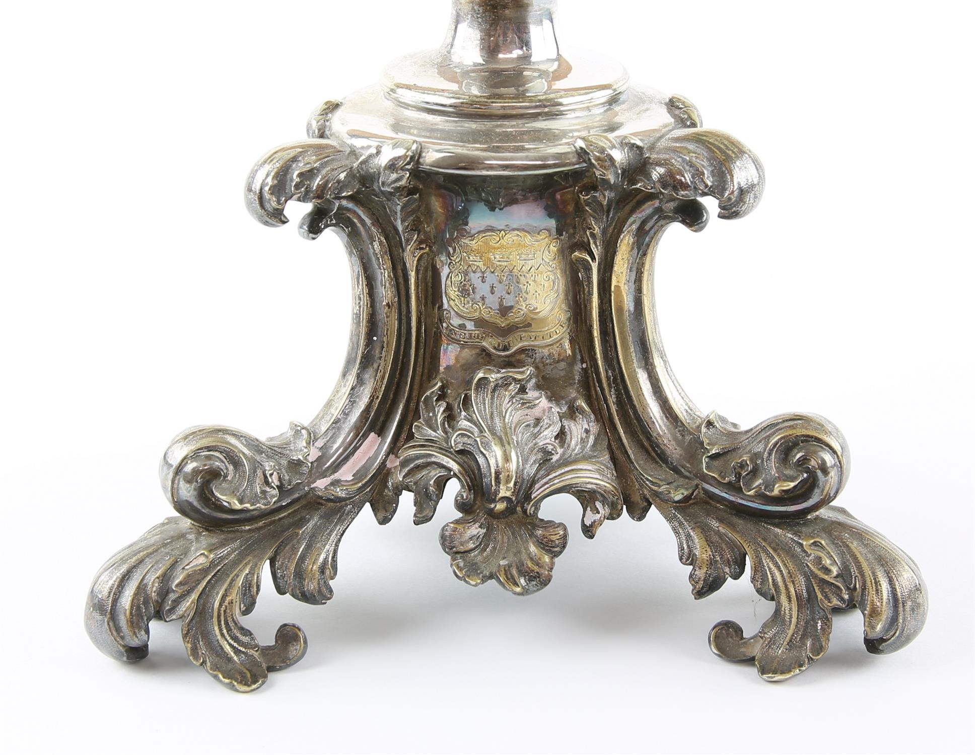 Silver plated three light centre piece with scroll arms and feet, with motto 'Vincit Qui Pattur', - Image 3 of 5