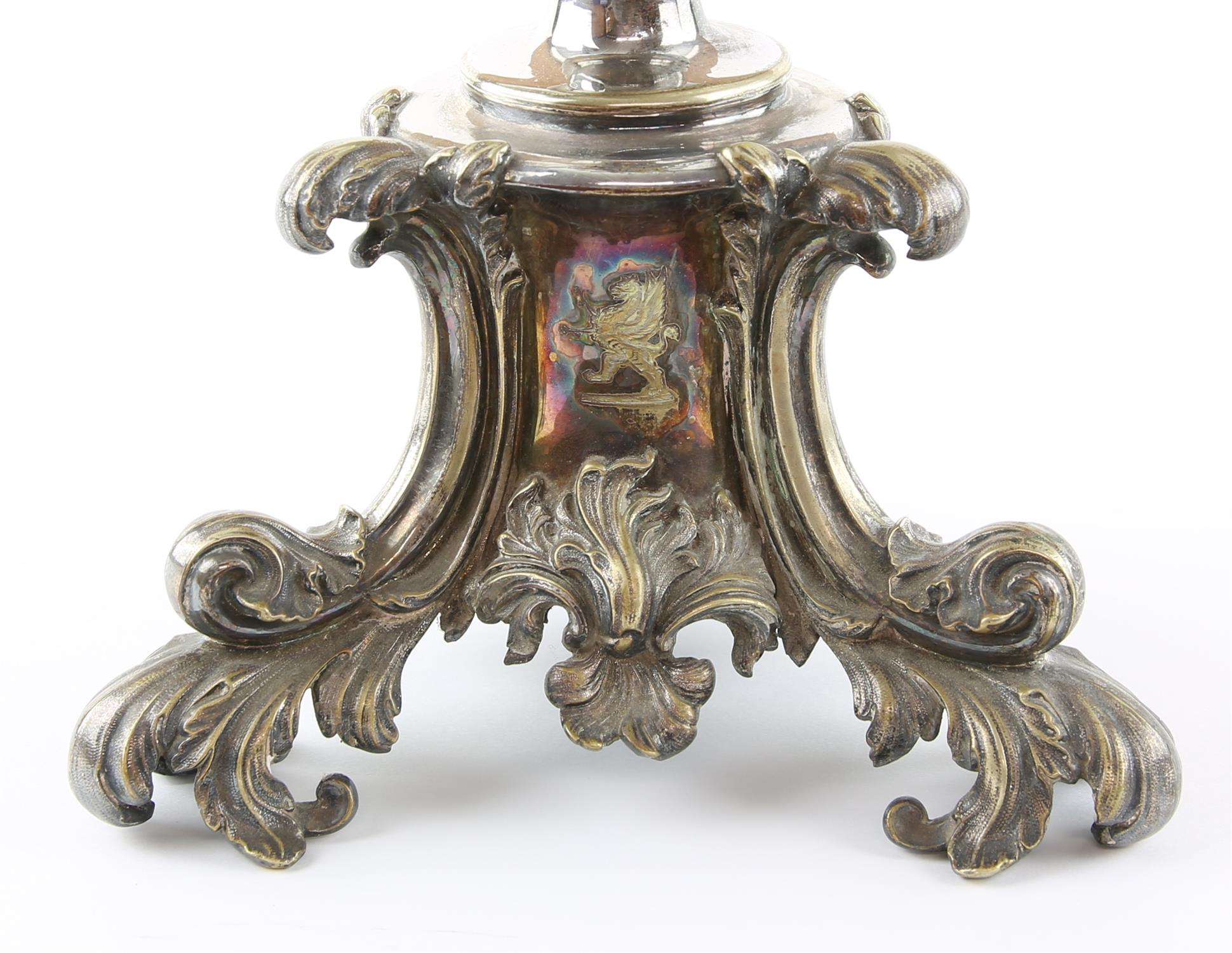 Silver plated three light centre piece with scroll arms and feet, with motto 'Vincit Qui Pattur', - Image 4 of 5