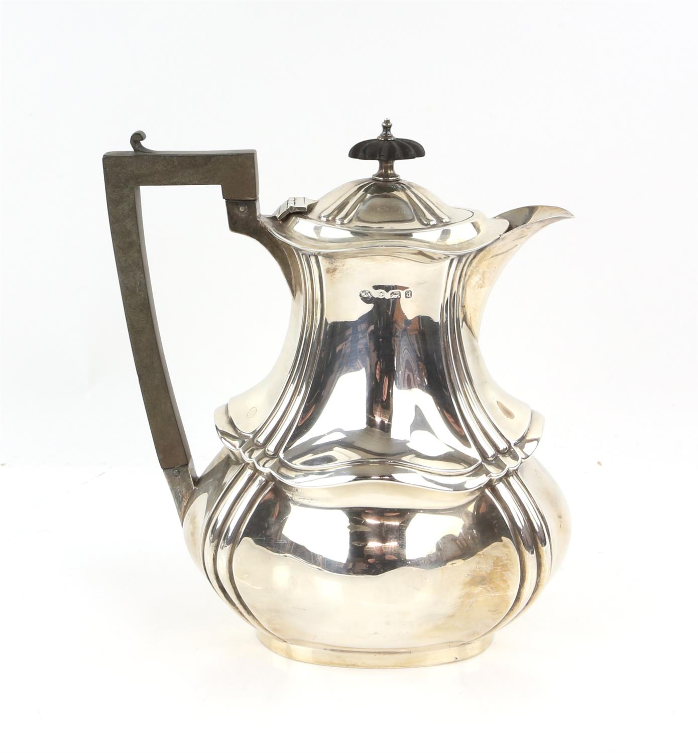 Edward VII silver four piece tea service, comprising teapot, hot water jug, cream jug and sugar - Image 2 of 9