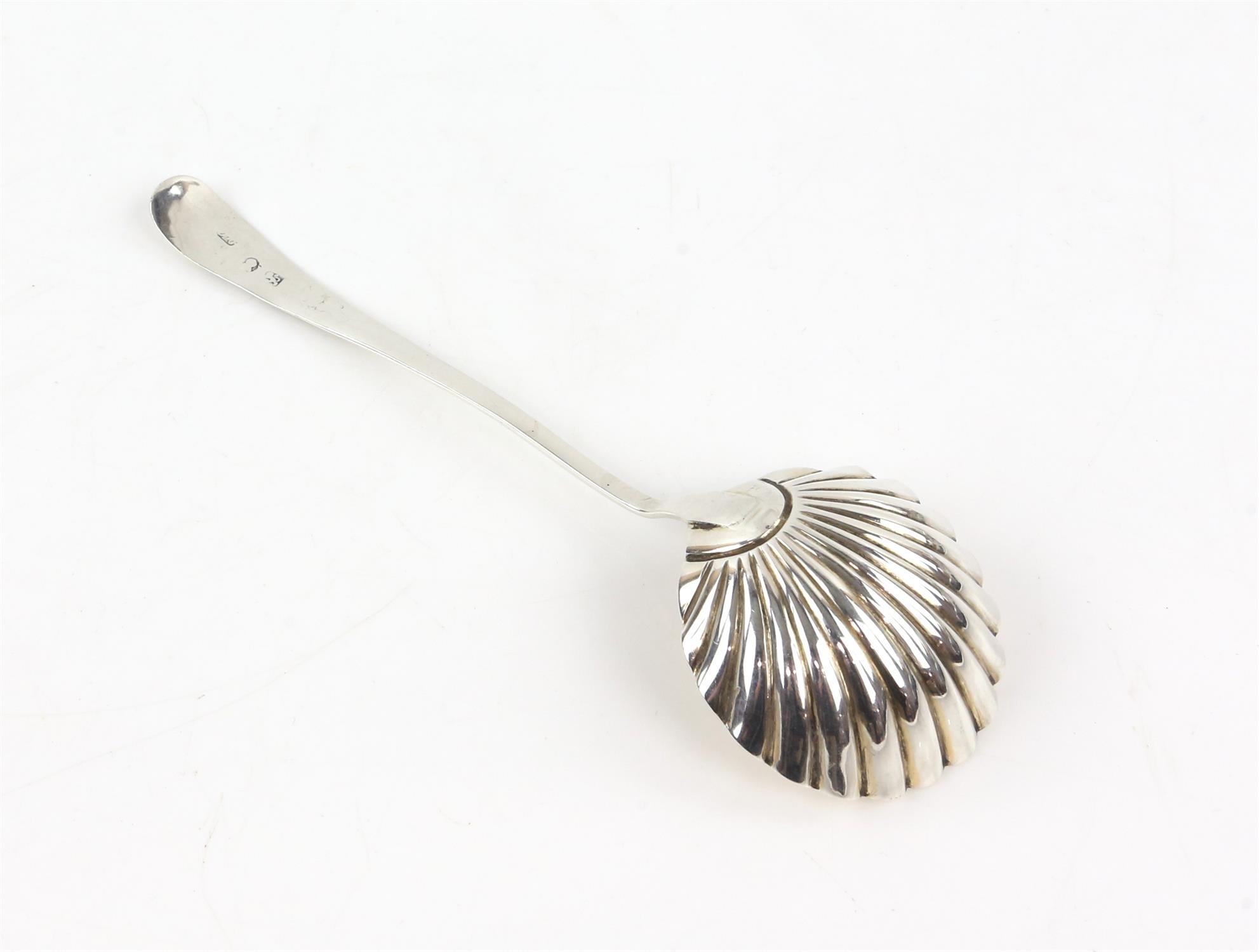 18th Century silver shell bowl ladle, Circa 1780 - Image 2 of 5