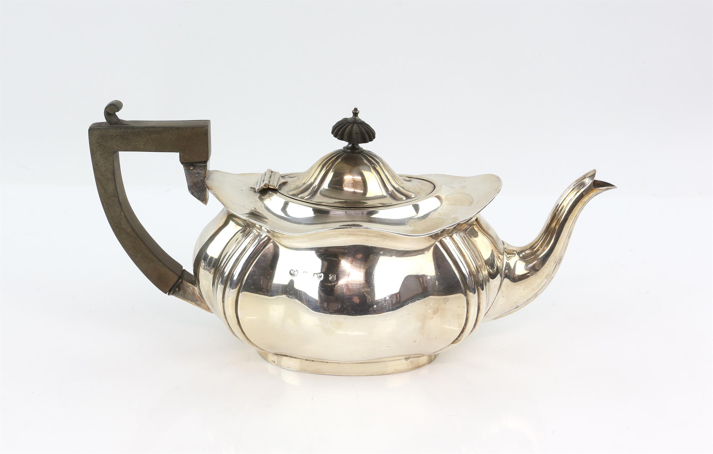 Edward VII silver four piece tea service, comprising teapot, hot water jug, cream jug and sugar - Image 4 of 9