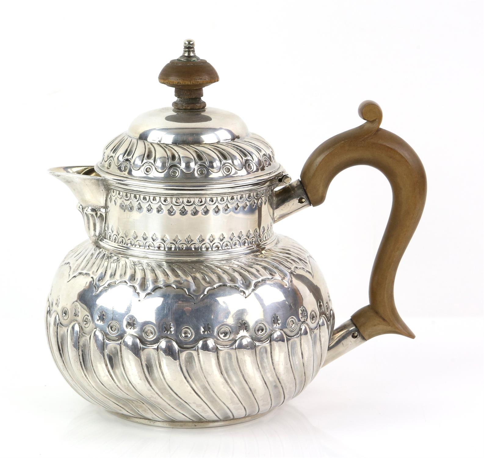 George III silver teapot with embossed and gadrooned decoration, gross weight 12oz, 373g,