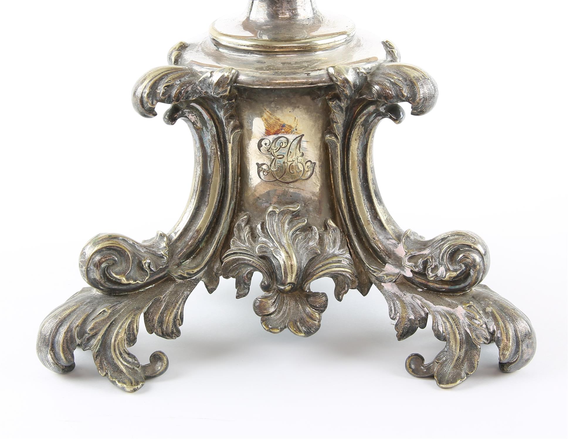 Silver plated three light centre piece with scroll arms and feet, with motto 'Vincit Qui Pattur', - Image 5 of 5