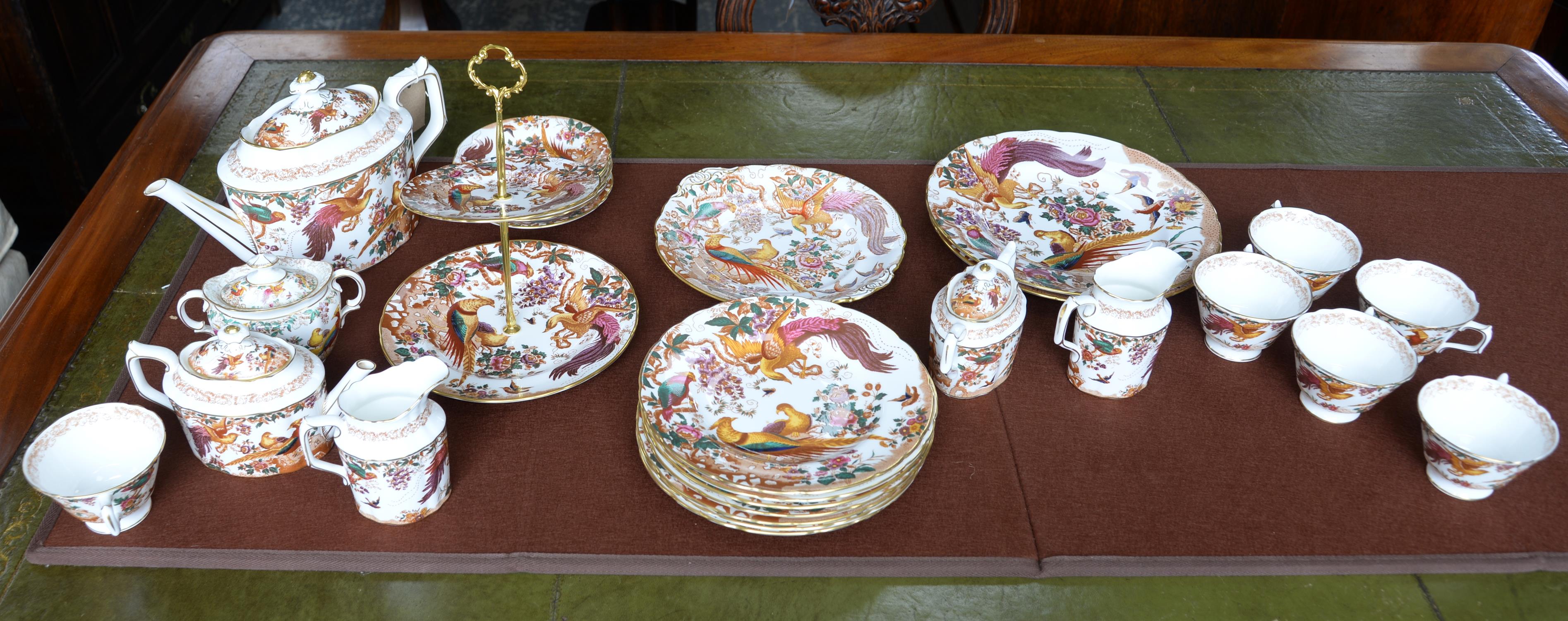 Royal Crown Derby Olde Avesbury pattern part service, to include 2 large plates, 8 plates,