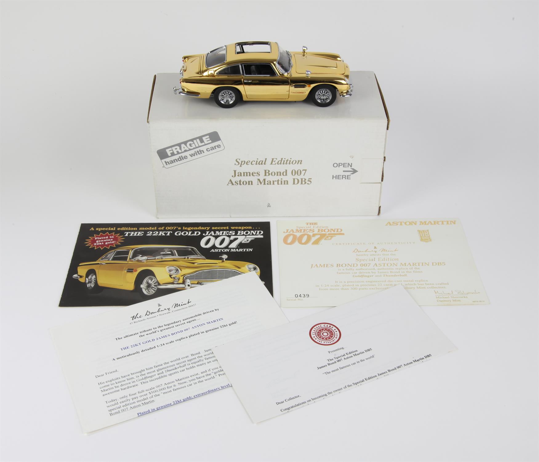 James Bond 007 - Danbury Mint Special Edition Aston Martin DB5 1:24 scale model, gold plated, - Image 2 of 4