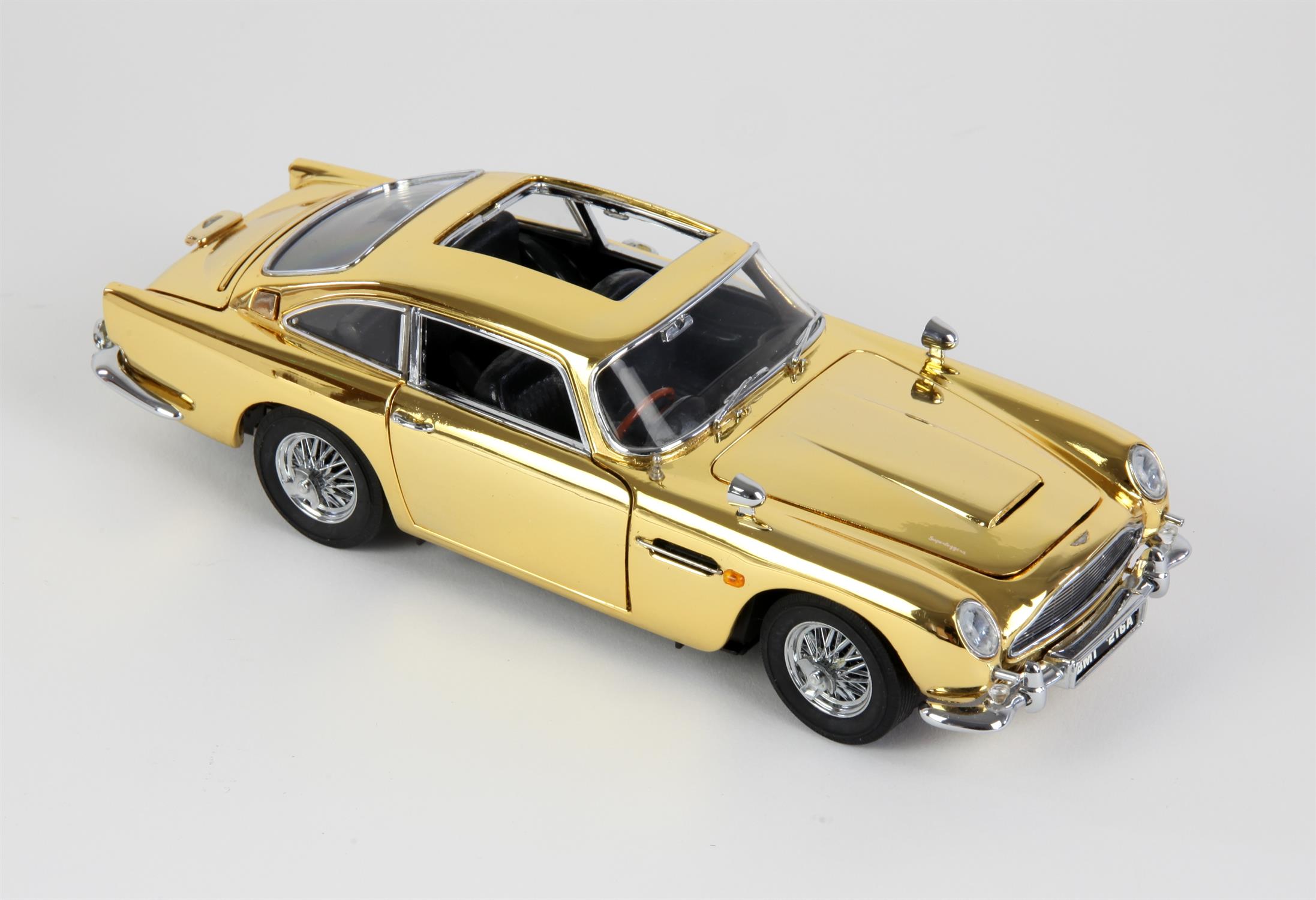 James Bond 007 - Danbury Mint Special Edition Aston Martin DB5 1:24 scale model, gold plated, - Image 3 of 4