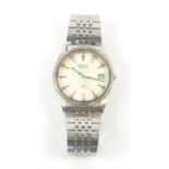 Seiko, a gentleman's stainless steel wristwatch with signed dial, fitted with a 822A quartz