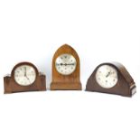 Oak cased lancet clock, movement marked Thameside and numbered 4854, h35cm w24cm,