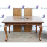 20th century oak extending dining table, with two extra leaves, on cabriole legs and pad feet to