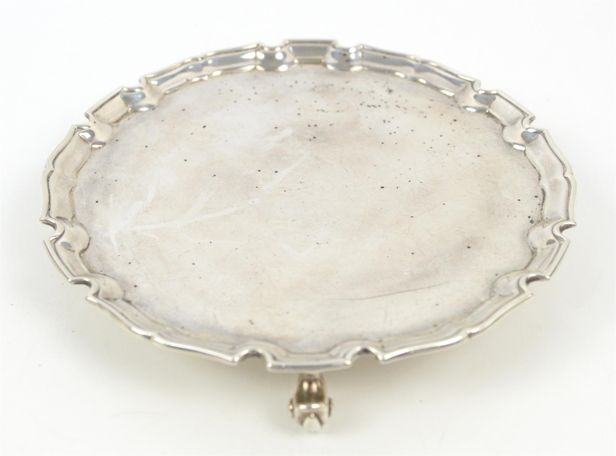 Silver salver with scalloped edge on three scroll feet, Edward Barnard & Sons Ltd, London 1940,