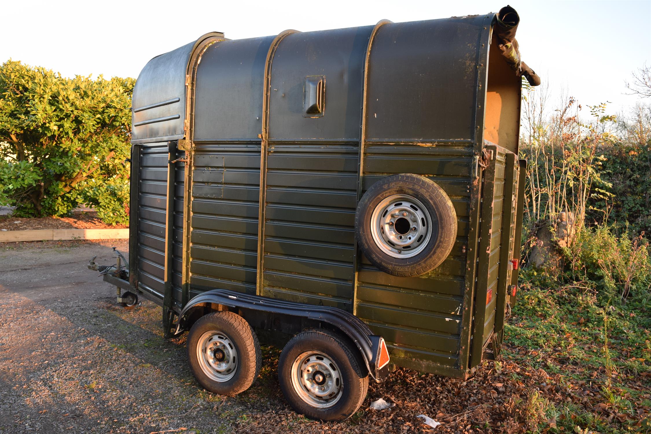 Rice of Leicestershire 'Beaufort Popular' Horse Box Inner dimensions: 128 inches in length & 66 - Image 3 of 11