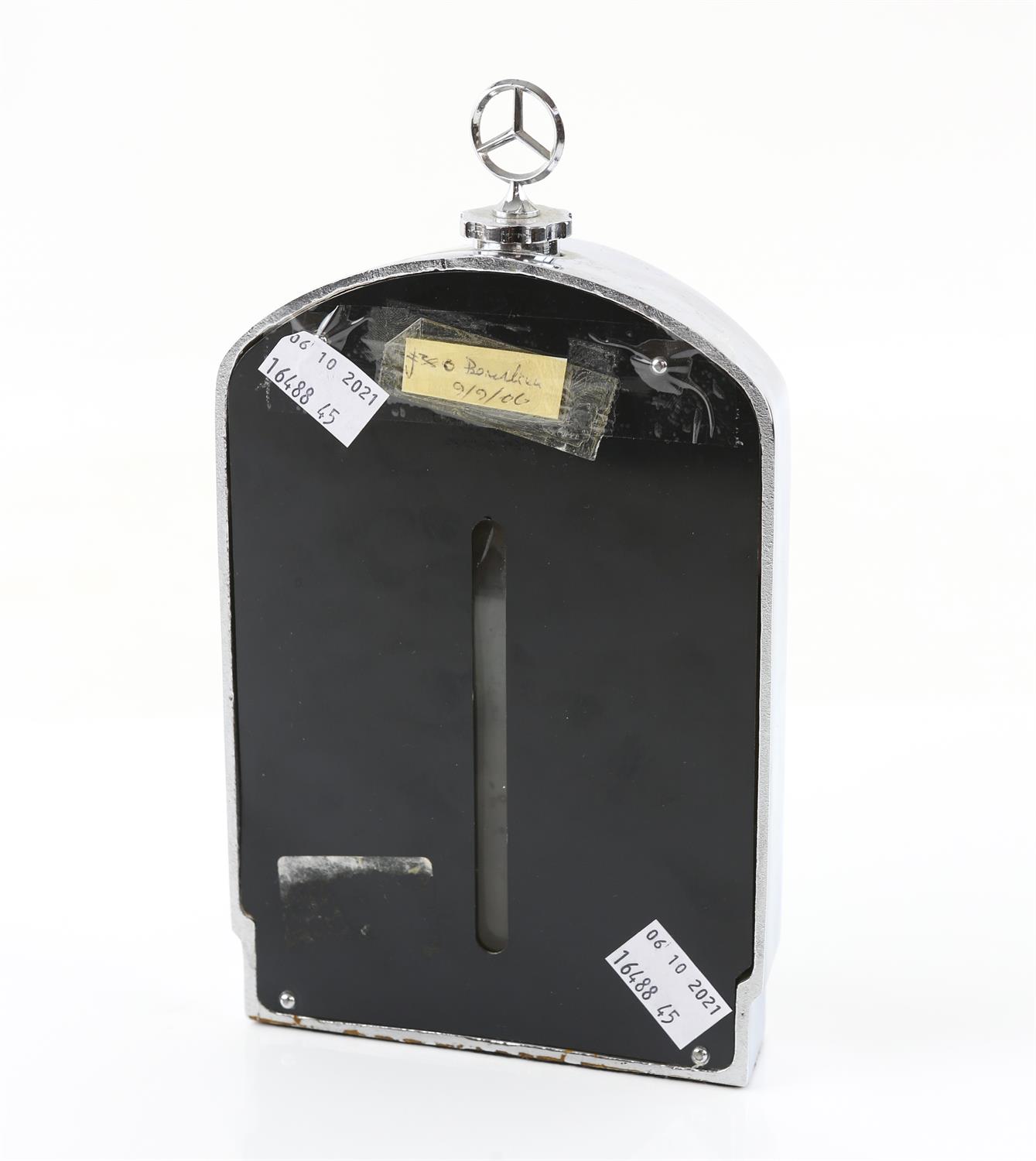 A unmarked chrome decanter in the form of Mercedes-Benz front radiator grill 22 x 12cm - Image 2 of 2