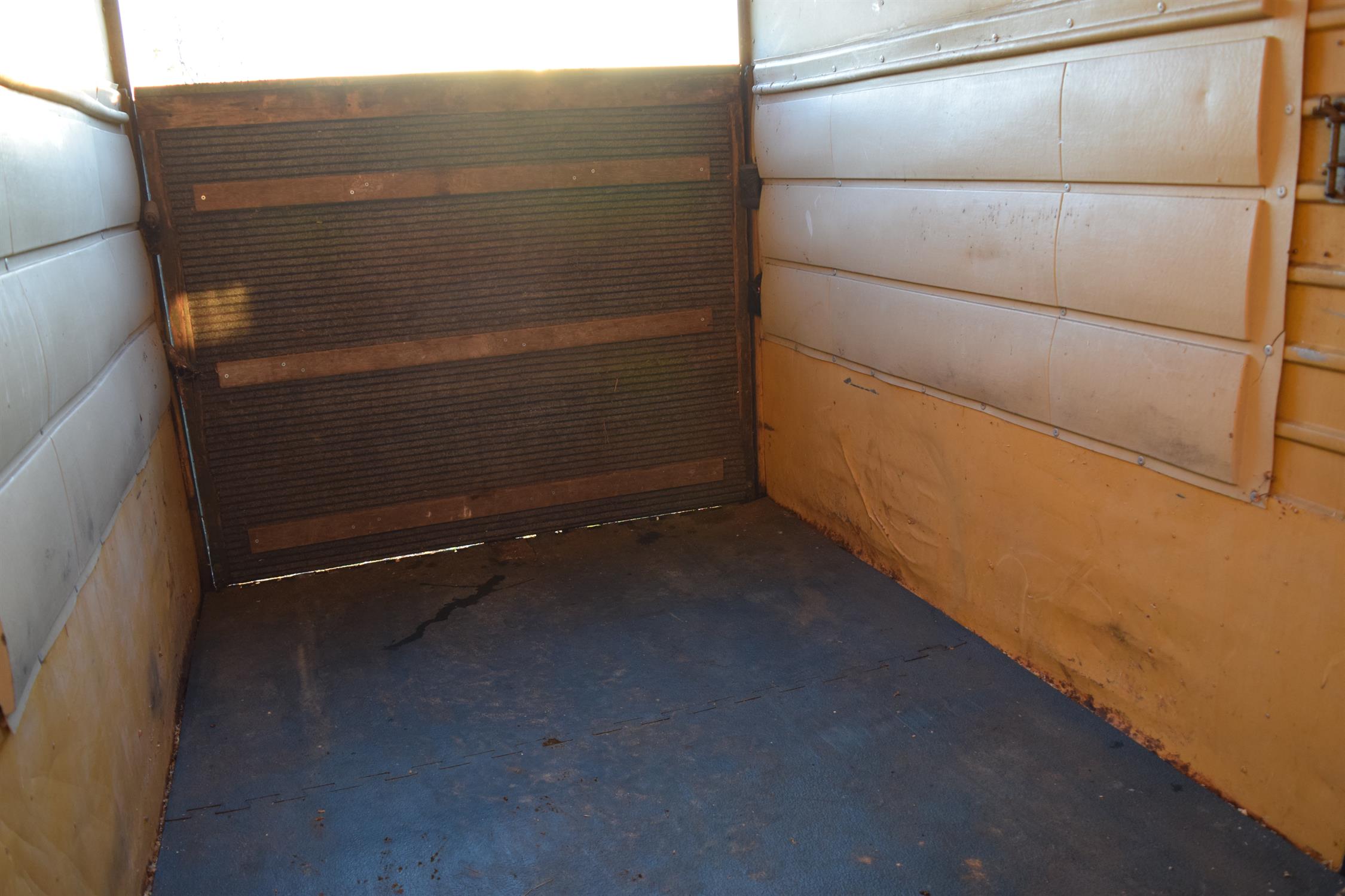 Rice of Leicestershire 'Beaufort Popular' Horse Box Inner dimensions: 128 inches in length & 66 - Image 4 of 11