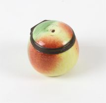 Bilston enamel pill box in the form of an apple, painted with naturalistic colours H3.5cm